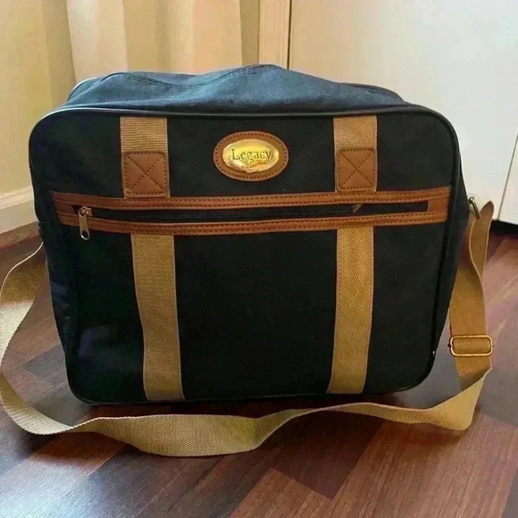 Legacy Shoulder bag - Picture 1 of 8